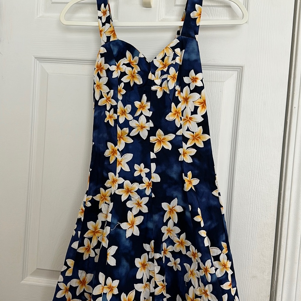 NWOT Women’s Hawaiian luau dress